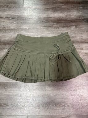 Celebrity Pink Olive Green Pleated Mini Skirt with Tie